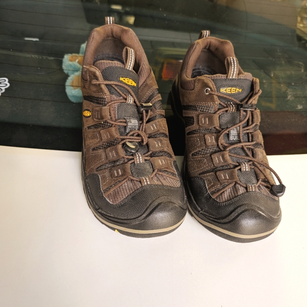 Men's Keen Hiking shoes size 12 never worn excellent condition!